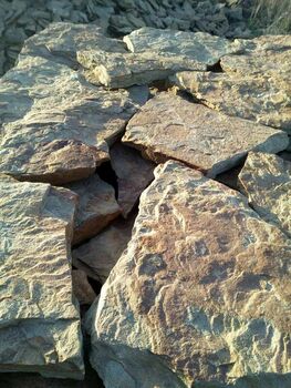 Камень Серо-зеленый Дракон природный песчаник