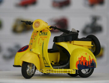 Мотороллер с коляской жёлтый игрушечный металлический, свет, звук, 12см