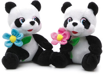 Панда с цветком